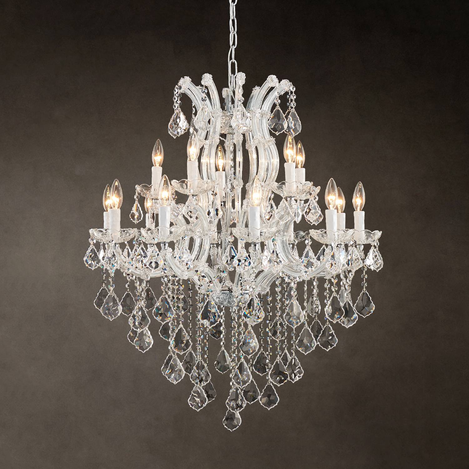 Maria Theresa 15-light crystal chandelier with warm lights