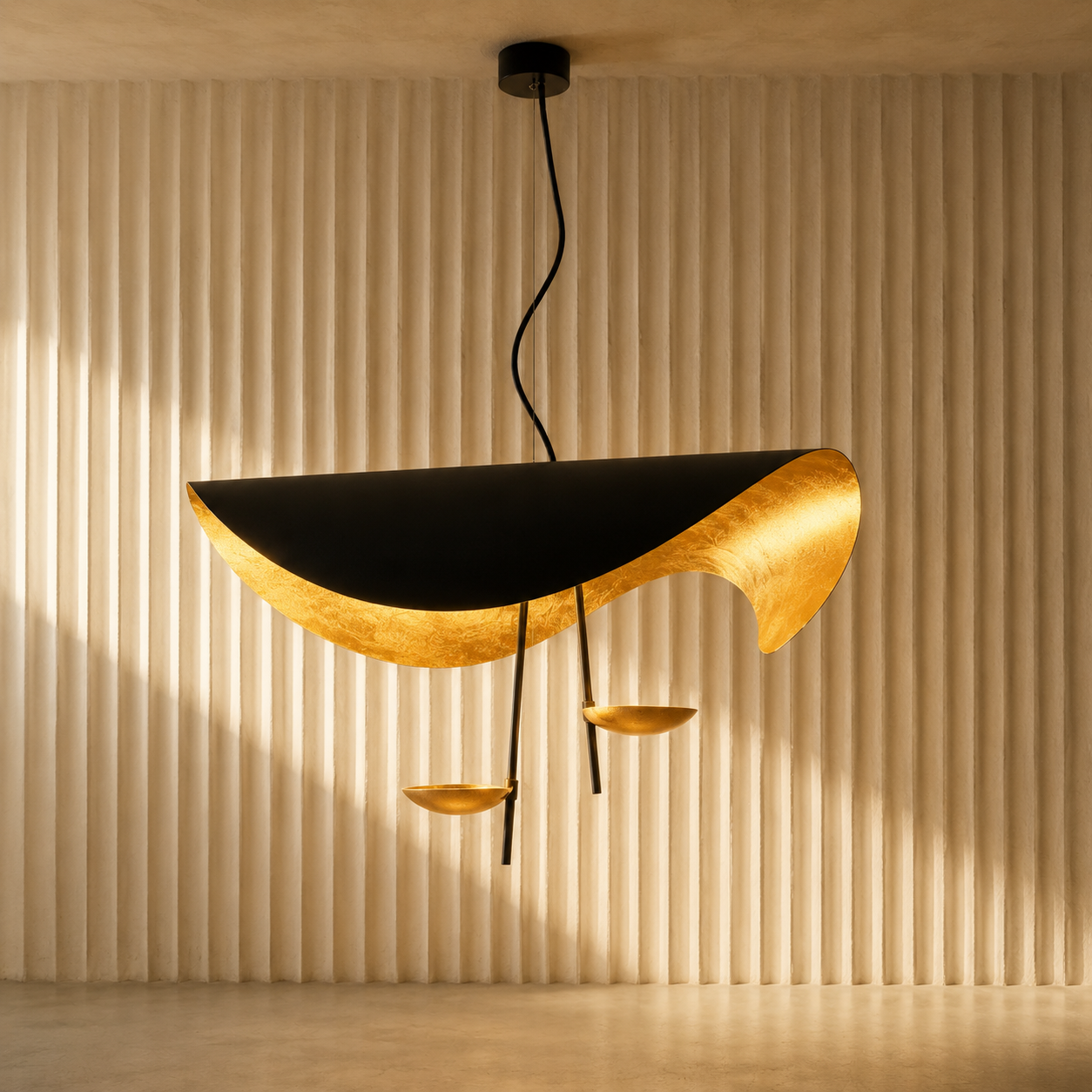 Foglia Curved Metal Pendant Light | Sculptural Black or White LED Pendant for Kitchen Island & Dining
