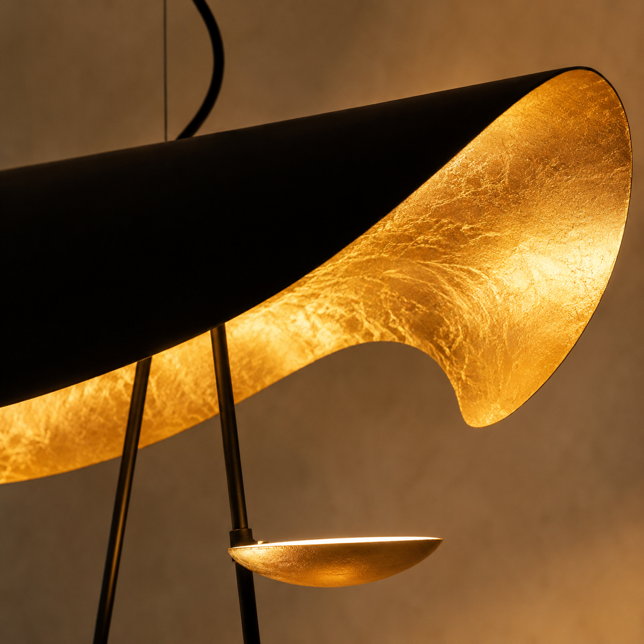 Foglia Curved Metal Pendant Light | Sculptural Black or White LED Pendant for Kitchen Island & Dining